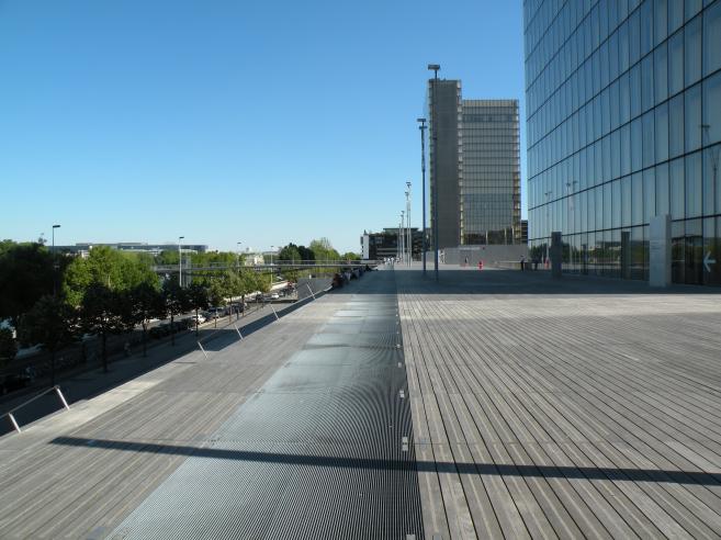  esplanade en bois précieux de la BNF